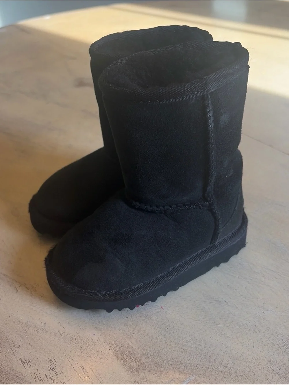 UGG Australia Black Classic Short Boot Toddler (Little Kid) Size US 7 5251 T
